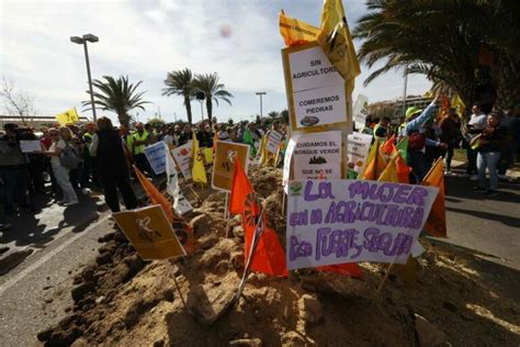 La Unió y AVA Asaja retoman las protestas señalan a la Conselleria de