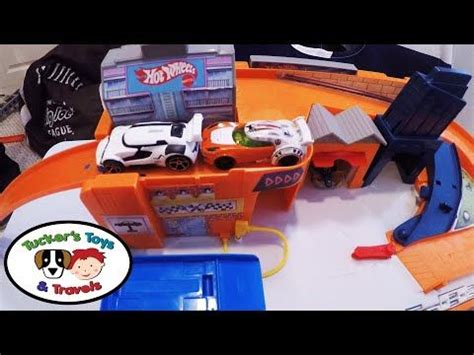 Hot Wheels Playset And Trackbuilder Loop Curve