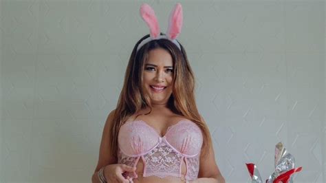 Geisy Arruda posa de lingerie em ensaio sensual de Páscoa