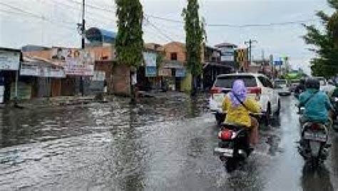 Hujan Intensitas Ringan Hingga Lebat Berpotensi Guyur Kota Medan Di