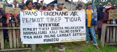 Warga Desa Maidi Tidore Kepulauan Gelar Unjuk Rasa Minta Pemkot