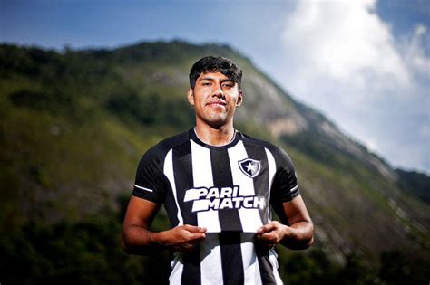 Botafogo anuncia contratação do zagueiro equatoriano Luis Segovia MH