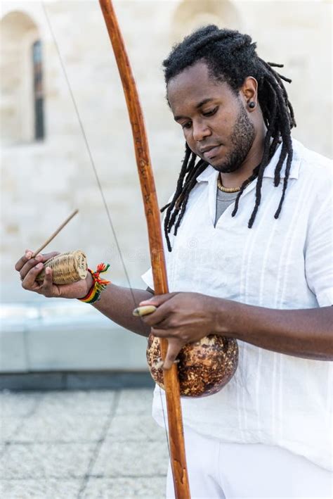 Africano Capoeira Rastaman Jugando Un Berimbau Del Instrumento Foto De