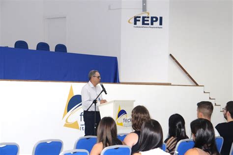 Calouros S O Recepcionados Pela Reitoria Do Centro Universit Rio De