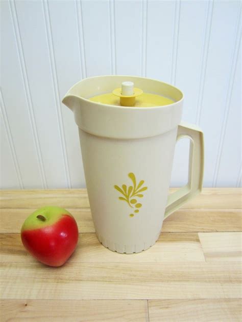 Vintage S Retro Tupperware Pitcher Push Button Lid