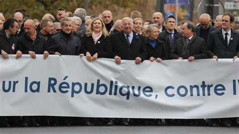 Multitudinaria Marcha En París Contra El Antisemitismo Con La Polémica