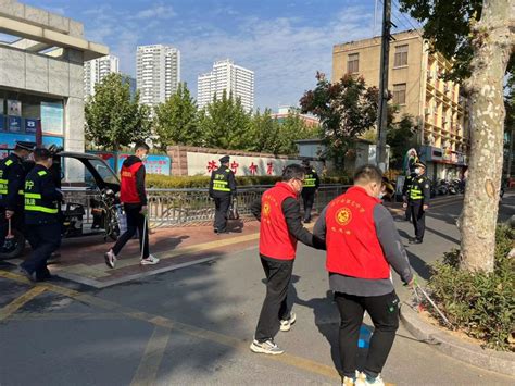 济宁市城市管理局 城管综合执法 执法监察二大队开展志愿服务，净化校园周边环境