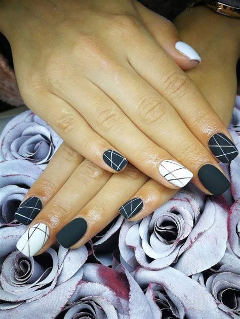 Fehér és szürke örök kedvenc Zselés műköröm garanciával Exotic Nail