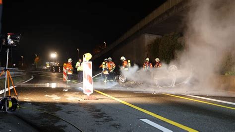 Auto In Flammen Todesopfer Bei Unfall Auf B10 Bei Ebersbach SWR Aktuell