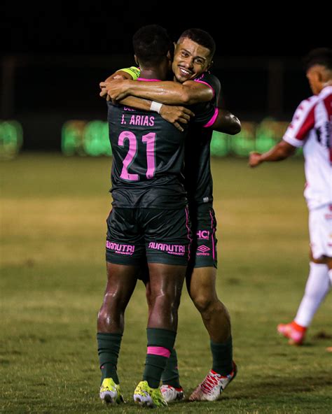 André permanece no Fluminense até, pelo menos, o meio do ano ...