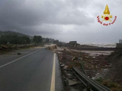 Maltempo In Calabria Danni Alla Statale Jonica E Alla Ferrovia