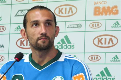 Palmeiras reconhece dívida LDU mas não teme perder Barcos