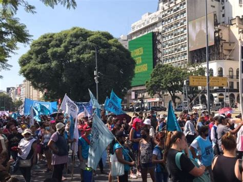 Piqueteros Cortaron La 9 De Julio Tomaron Un Anexo De Desarrollo