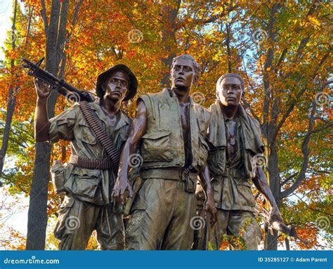 Three Soldiers At The Vietnam Veterans Memorial Stock Image - Image of ...