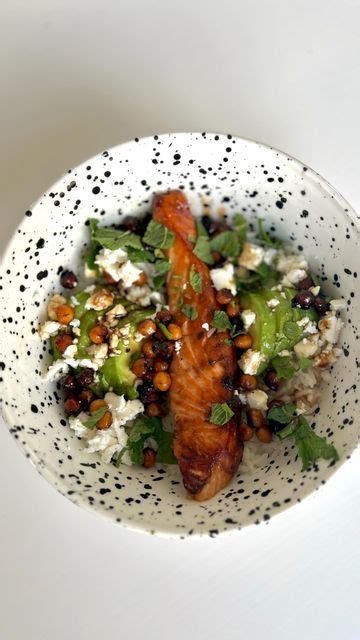 louloukitchen on Instagram BOWL SAUMON LAQUÉ POIS CHICHES GRILLÉ FETA