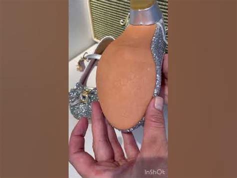 Серебряные и золотые туфли для девочки на каблучке - YouTube