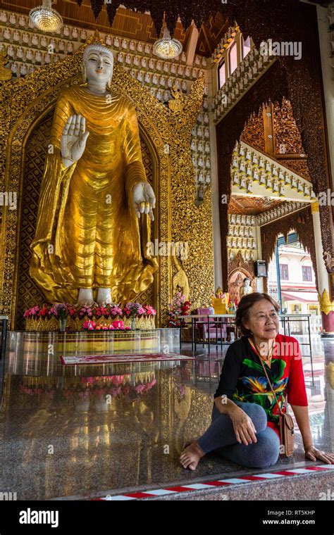 Buddha Statue Displaying the Abhaya Mudra (Gesture), Dhammikarama ...