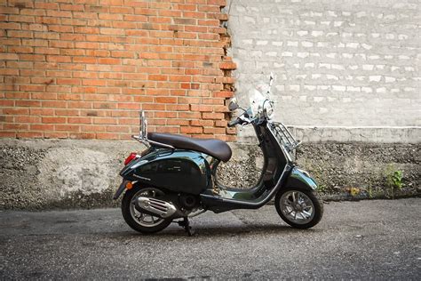 Vespa Primavera Touring Roller Motorradbox