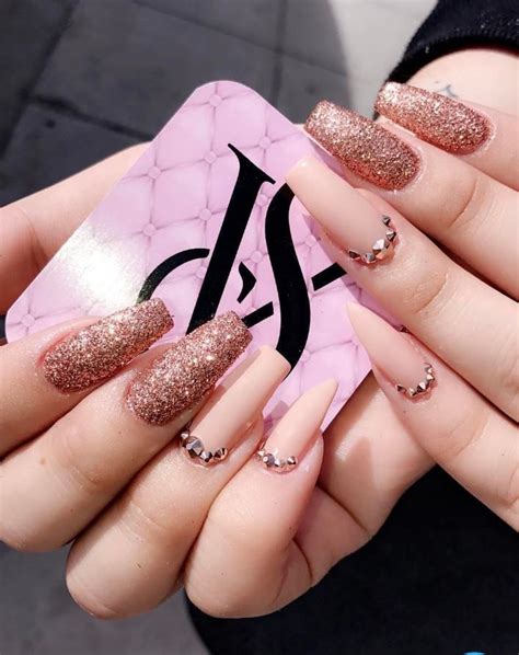 These Rose Gold Nails Are Anything But Basic Rose Gold Nails Wedding Nails Glitter Sparkly Nails