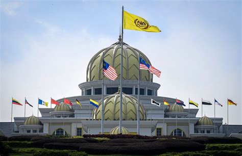 Susunan Keutamaan Bendera Negeri Mengikut Protokol Dan Istiadat