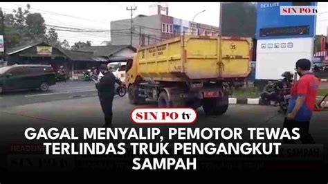 Gagal Menyalip Pemotor Tewas Terlindas Truk Pengangkut Sampah Youtube