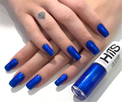 Esmalte azul tutoriais e 35 inspirações para deixar sua unha mais bonita