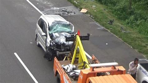 Kecelakaan Maut Di Tol Cipali KM 111 Tadi Sore Bus Mau Turunkan