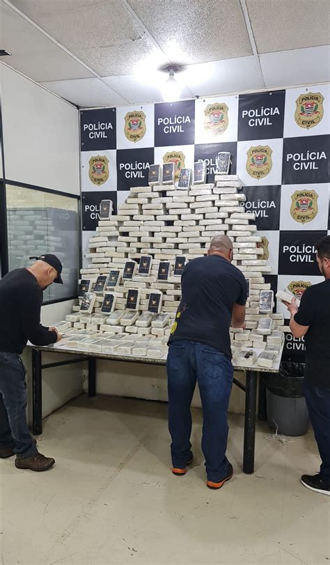 Denarc Apreende 363 Quilos De Pasta Base De Cocaína E Crack Em Atibaia