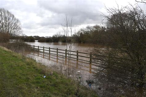 Floods leave fields in Newark underwater as far as the eye can see ...