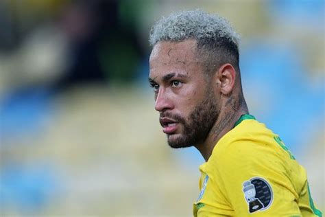 Neymar Si Fa Male Di Nuovo Infortunio Muscolare Alla Seconda Presenza