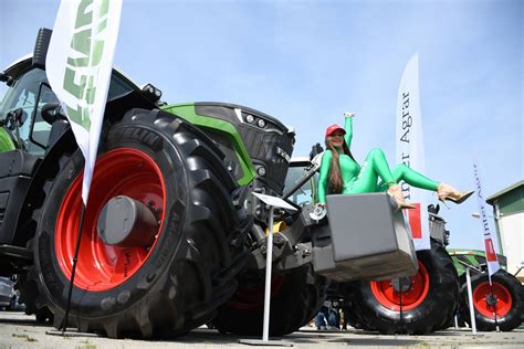 Galerija Slika Video Pogledajte Najskuplji Traktor Na Sajmu U Gudovcu