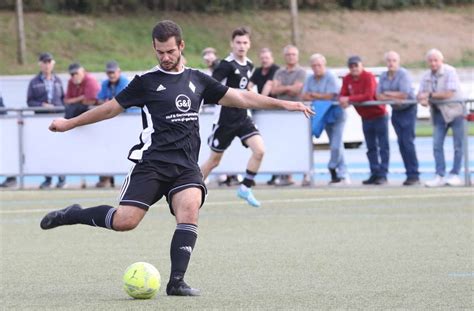 Fu Ball Landesliga Staffel Iii Sf Gechingen Verbessert Aber Bei