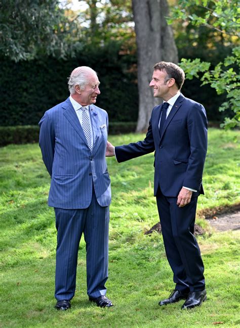 Photo Le Roi Charles Iii D Angleterre Et Emmanuel Macron Lors De La