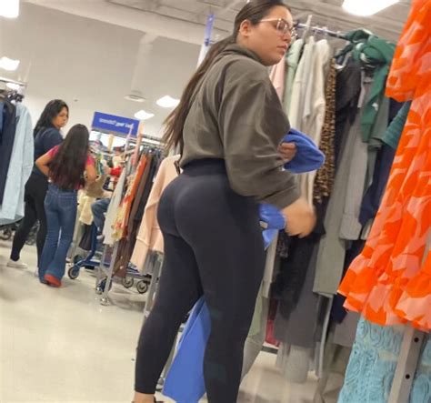 Big Booty Nerdy Latina With Huge Bubble In Black Wedgie Tights