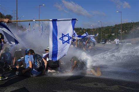 Israelíes cortaron autopistas en protestas nacionales contra la reforma