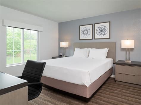 Book Our Pet-Friendly Hotel Suites in White Plains, NY | Hyatt House White Plains