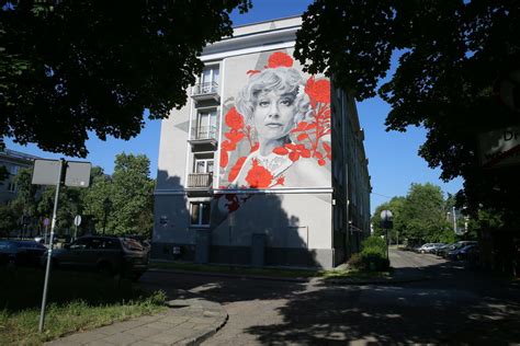 Krystyna Sienkiewicz Ma Mural Na Bielanach W Warszawie