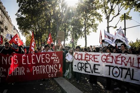 Milhares de pessoas pedem aumento salarial em dia de greve na França