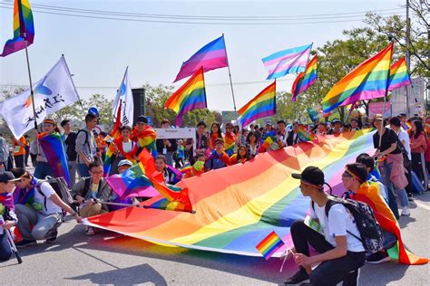 China S Weibo Site Backtracks On Gay Censorship After Outcry