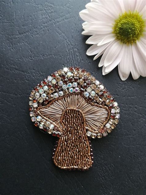 Pin By Lynn Woods On Be Jeweled In Brooches Handmade Brooch Beaded