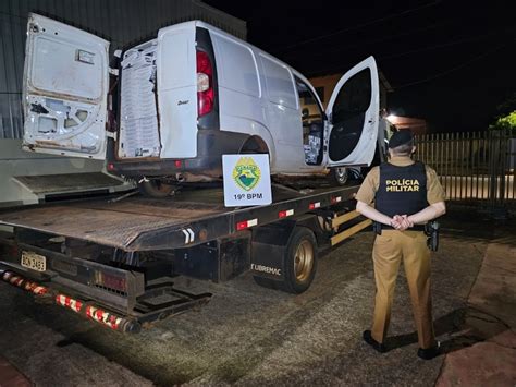 Carro carregado cigarros é apreendido pela Polícia Militar em