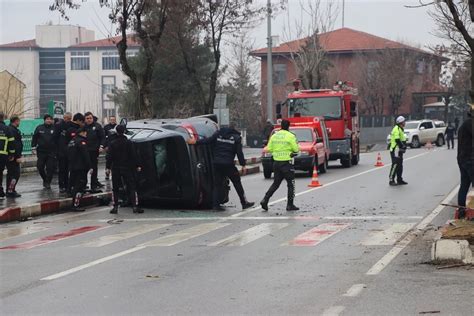 Siirt Te Yan Yatan Otomobilin S R C S Emniyet Kemeri Sayesinde Kazay