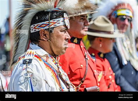 Tradition Cree Costume Hi Res Stock Photography And Images Alamy