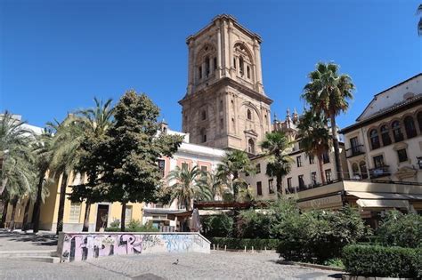 🧡3 Rutas Por Las Plazas Más Bonitas De Granada