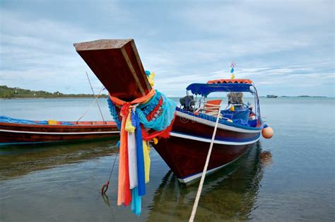 Los Barcos De Pesca Tradicionales Tailandeses De Madera Con Las Redes