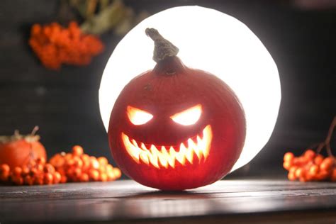 Jak zrobić lampion z dyni dynia na Halloween krok po kroku Porady