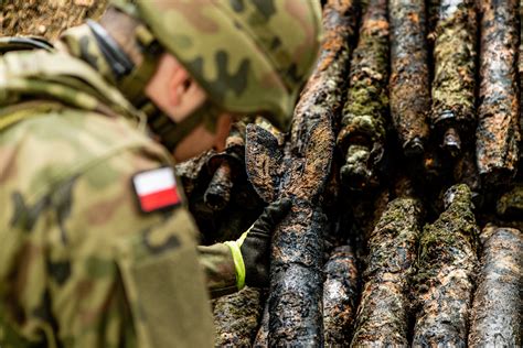 Pocisk Artyleryjski Przy Sp W Kro Nie Saperzy Przeprowadzili Ewakuacj