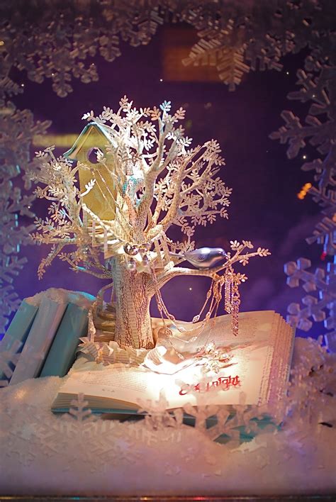 NYC ♥ NYC: Tiffany's Holiday Window Art Display