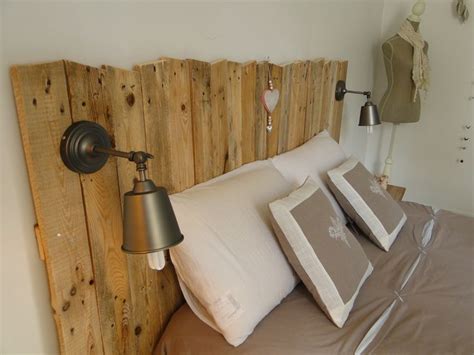 Lits en palette Tête de lit en bois avec luminaires Meubles et