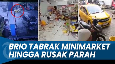 Detik Detik Honda Brio Tabrak Minimarket Hingga Rusak Parah Di Kudus